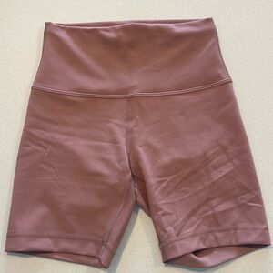 Lululemon wunder train bike shorts (6')